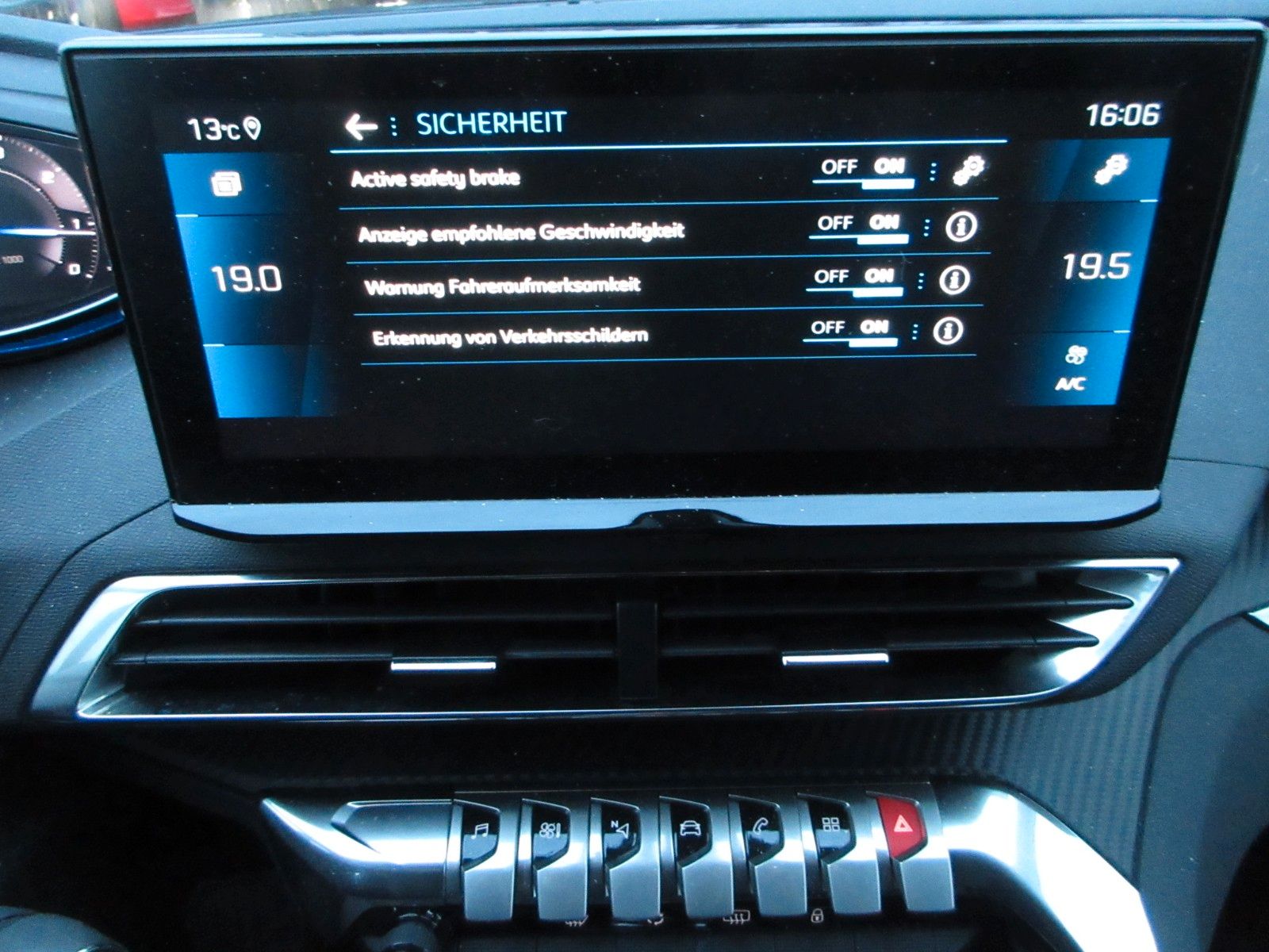 Fahrzeugabbildung Peugeot 5008 Allure 1.5D LED/NAVI/R´CAM/PDC/7-SITZ