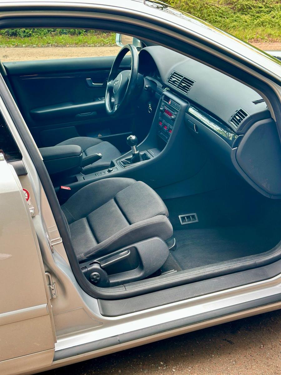 Audi A4 2004 — photo 9