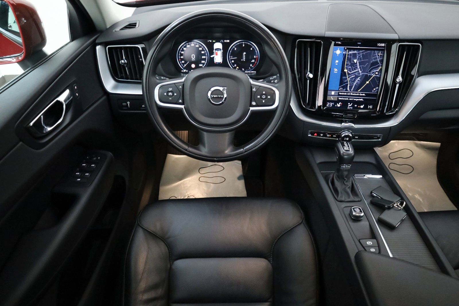 Fahrzeugabbildung Volvo XC60 Momentum AWD Leder,Navi,LED,Panorama,4xSH