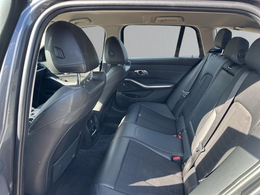 BMW 320 iA Touring SportLine ACC LED SHZ Navi PDCv+h