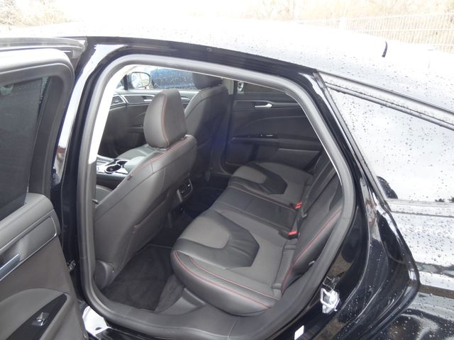 Fahrzeugabbildung Ford Mondeo Lim. ST-Line/LED/Leder/Pano/Navi/67.500km