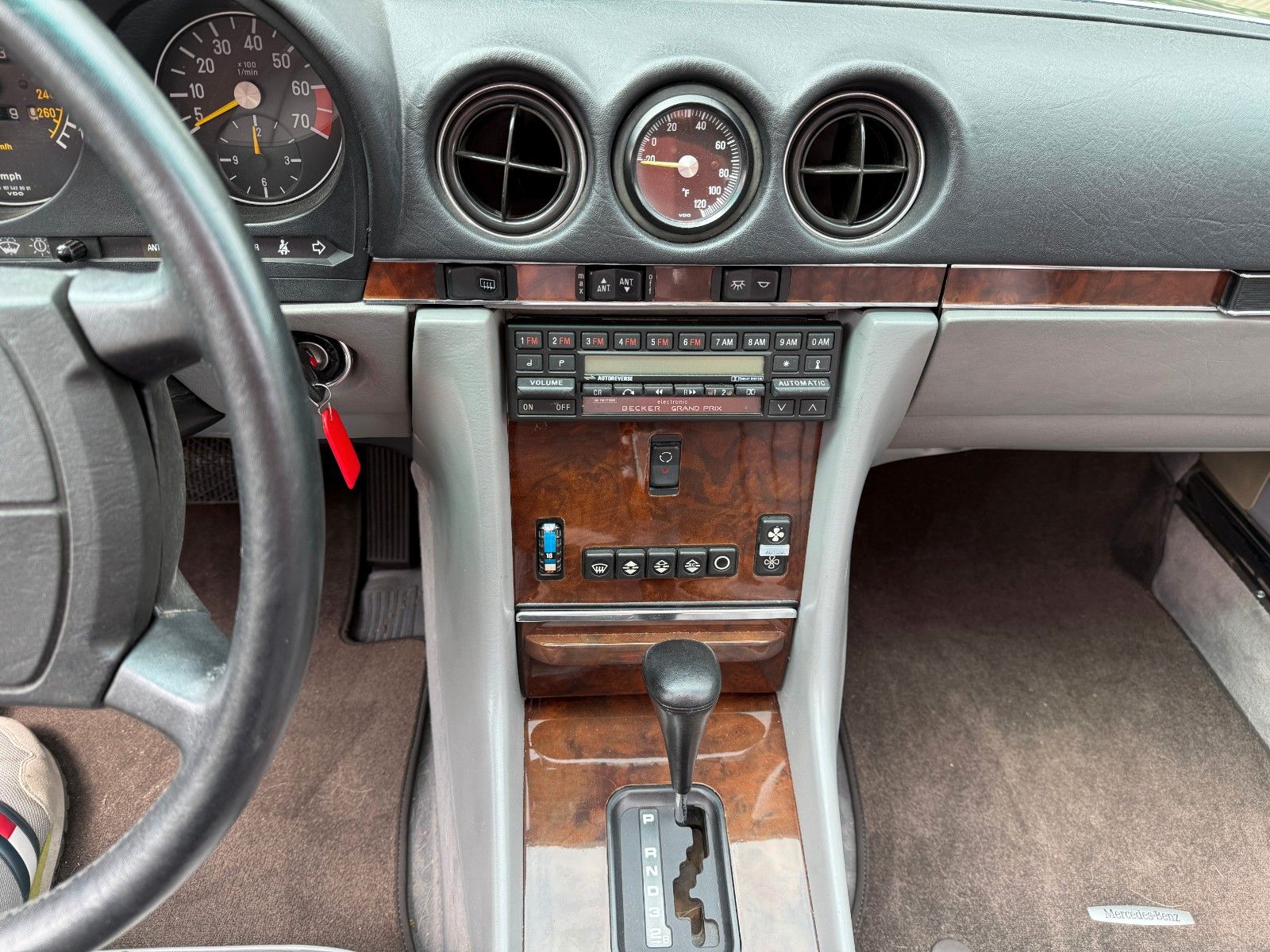 Fahrzeugabbildung Mercedes-Benz SL 560