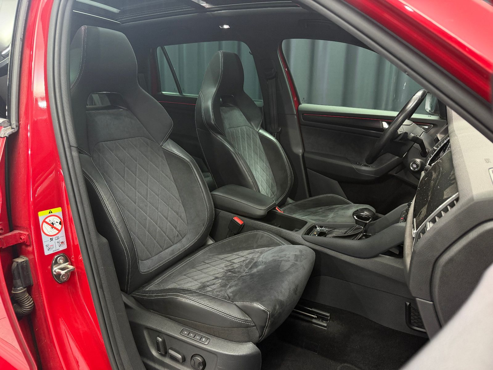Fahrzeugabbildung SKODA Kodiaq Ambition 4x4|7-SITZER|CANTON|PANO|AHK