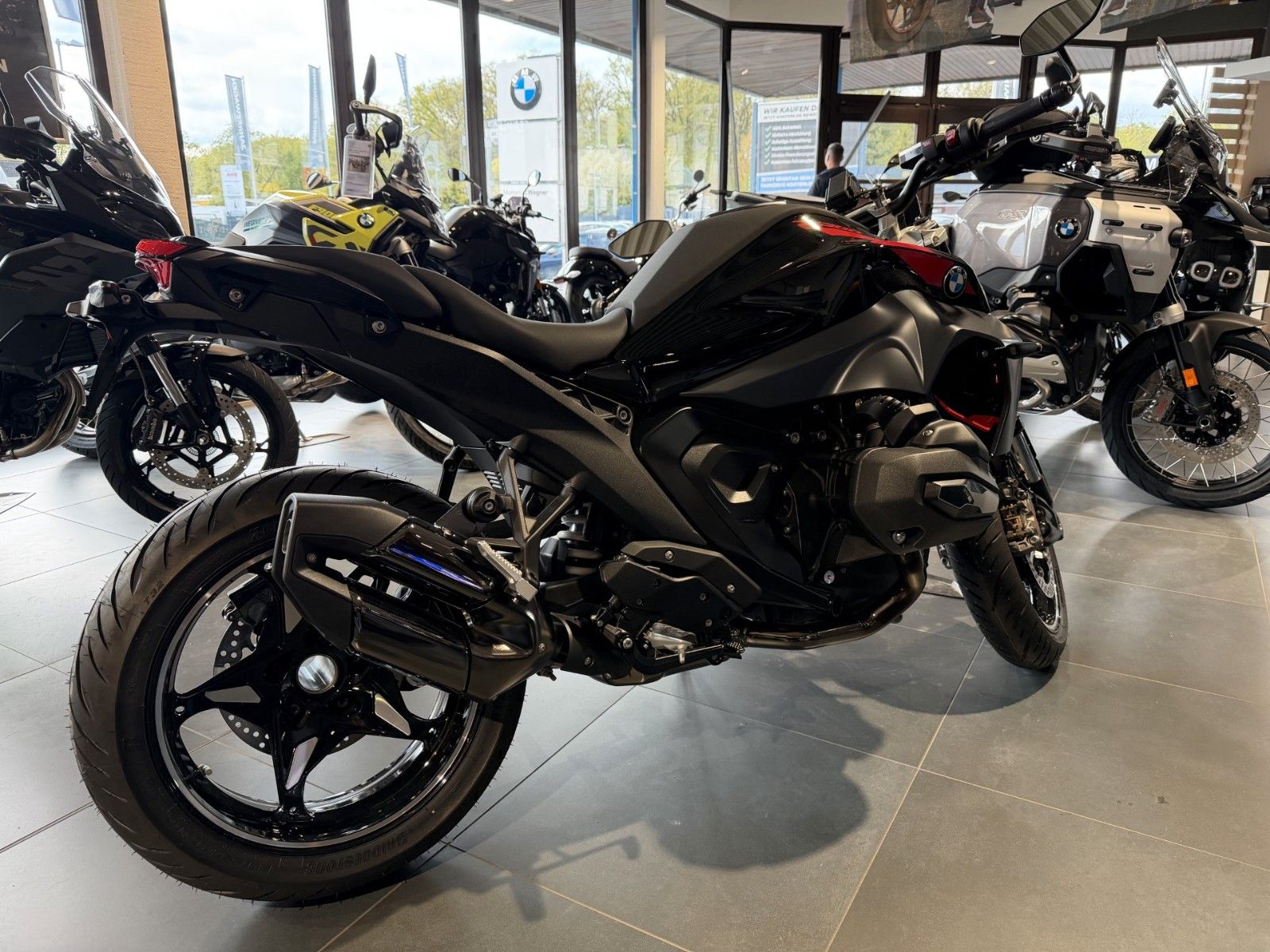 Fahrzeugabbildung BMW R1300R Option 719 4 Pakete