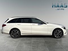 Fahrzeugabbildung Mercedes-Benz C 180 T CGI Navi Sitzh Alu LED el.Klappe 2.Hand