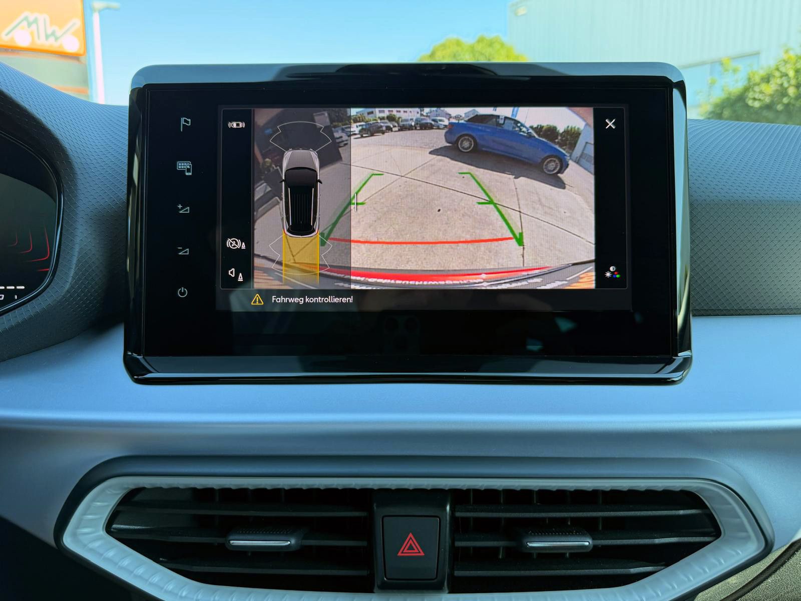 Fahrzeugabbildung SEAT Arona 1.0 TSI DSG FR NAVI LED ACC KAMERA PDC SHZ