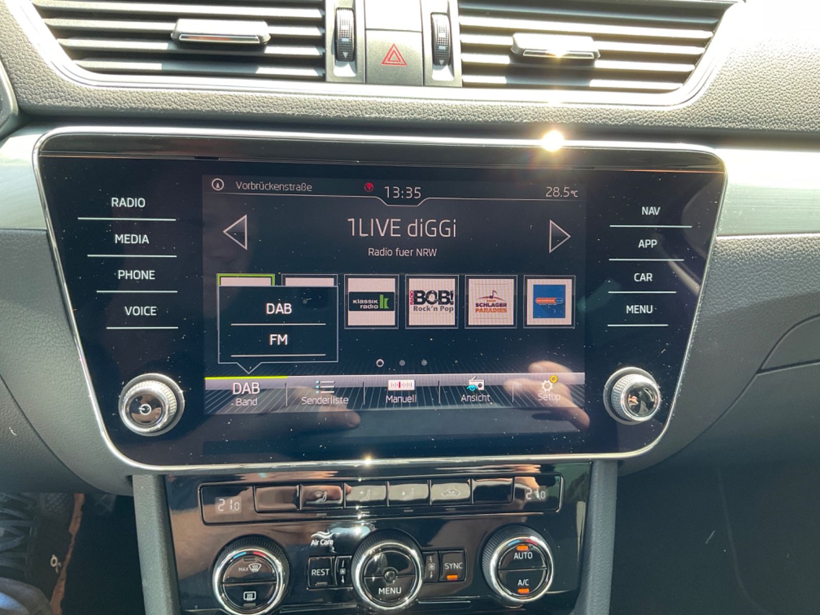 Fahrzeugabbildung SKODA Superb Kombi 2.0 TDI DSG AMBITION,Navi,Kamera