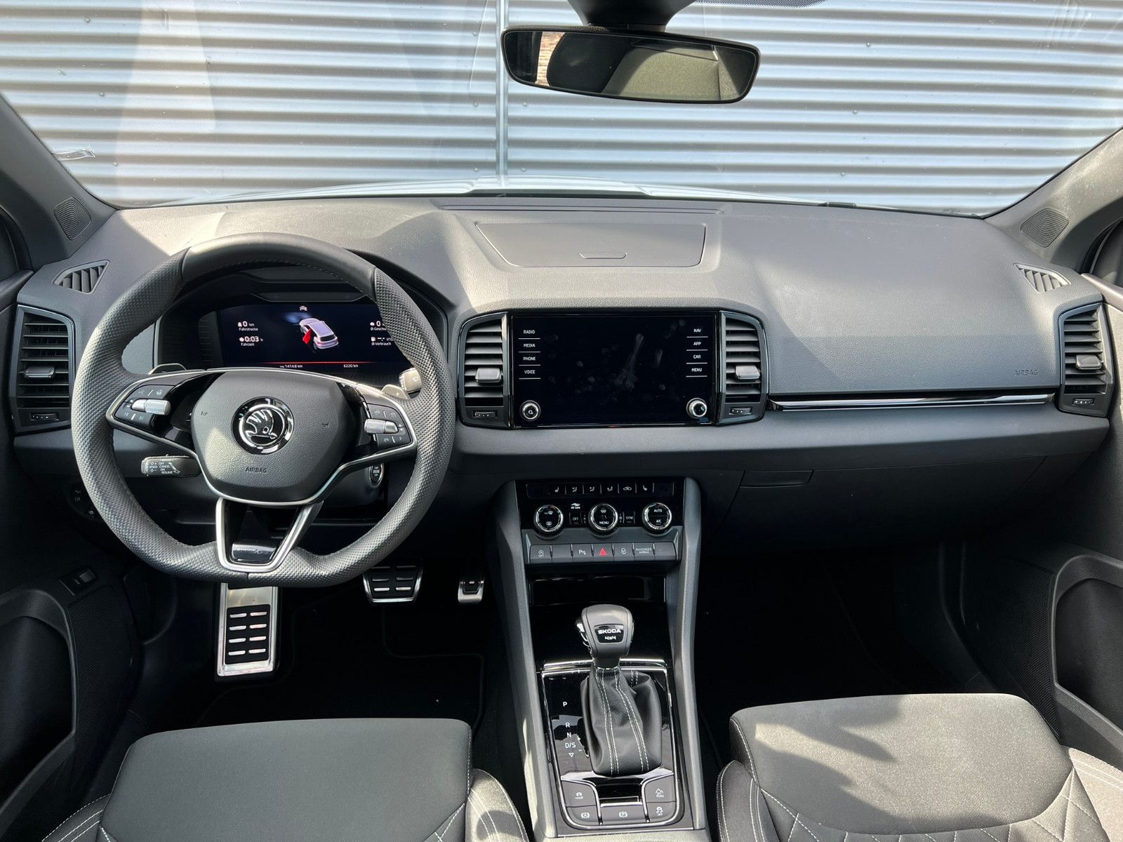 Fahrzeugabbildung SKODA Karoq Sportline 2.0 TSI DSG 4x4 Navi ACC AHK