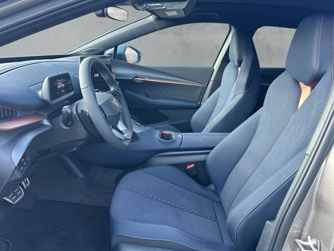 Fahrzeugabbildung CUPRA Tavascan VZ 4Drive 340 PS 77 kWh - mit KI generiert/bearbeitet