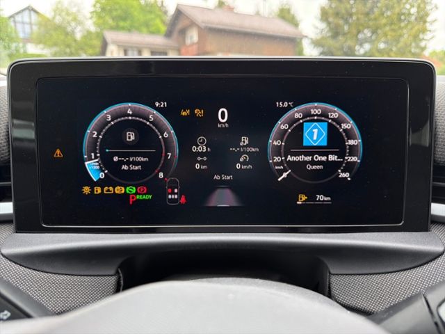 Fahrzeugabbildung Volkswagen T-Roc LIFE 1,5 eTSI DSG NAVI LED SHZ KEYLESS KAM