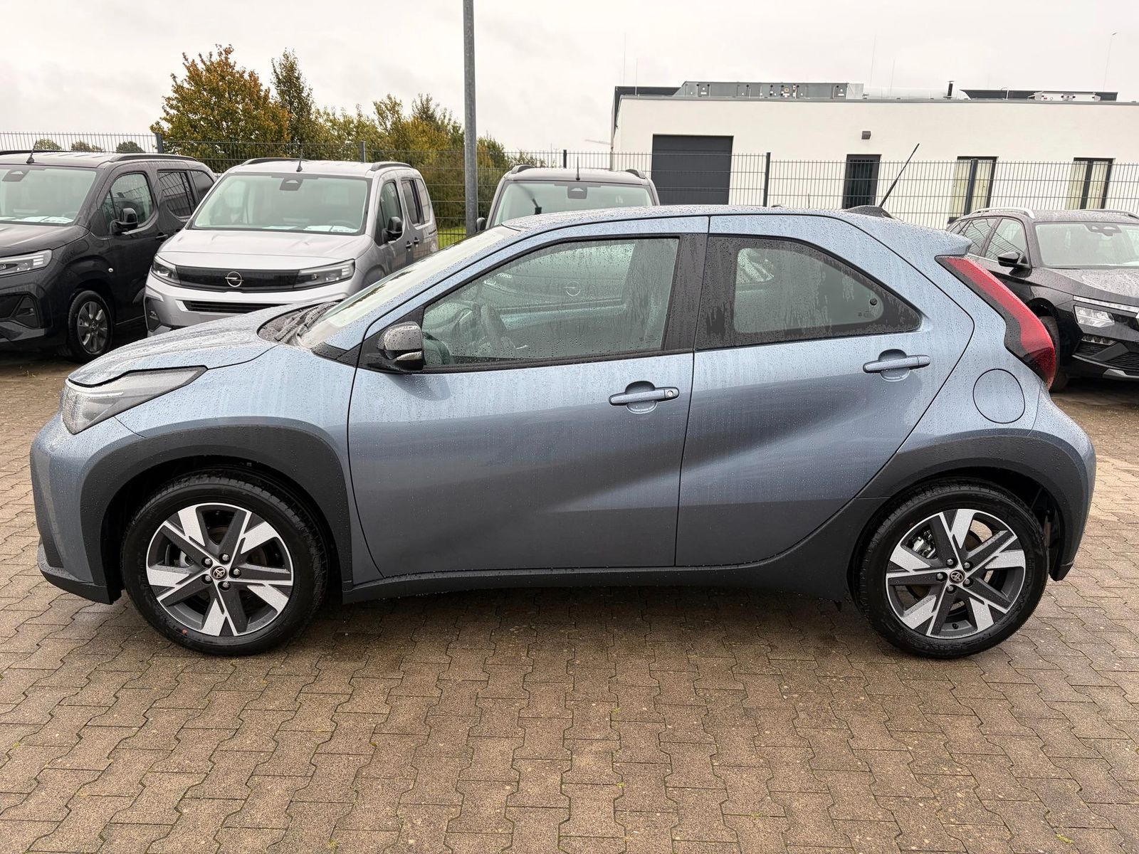 Toyota Aygo X Play 1.5 Hybrid 115PS CVT/AUTOMATIK, C... imagem 2