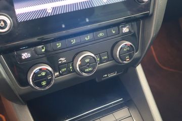 Skoda Octavia Combi Style Automatik LED Pano PDC