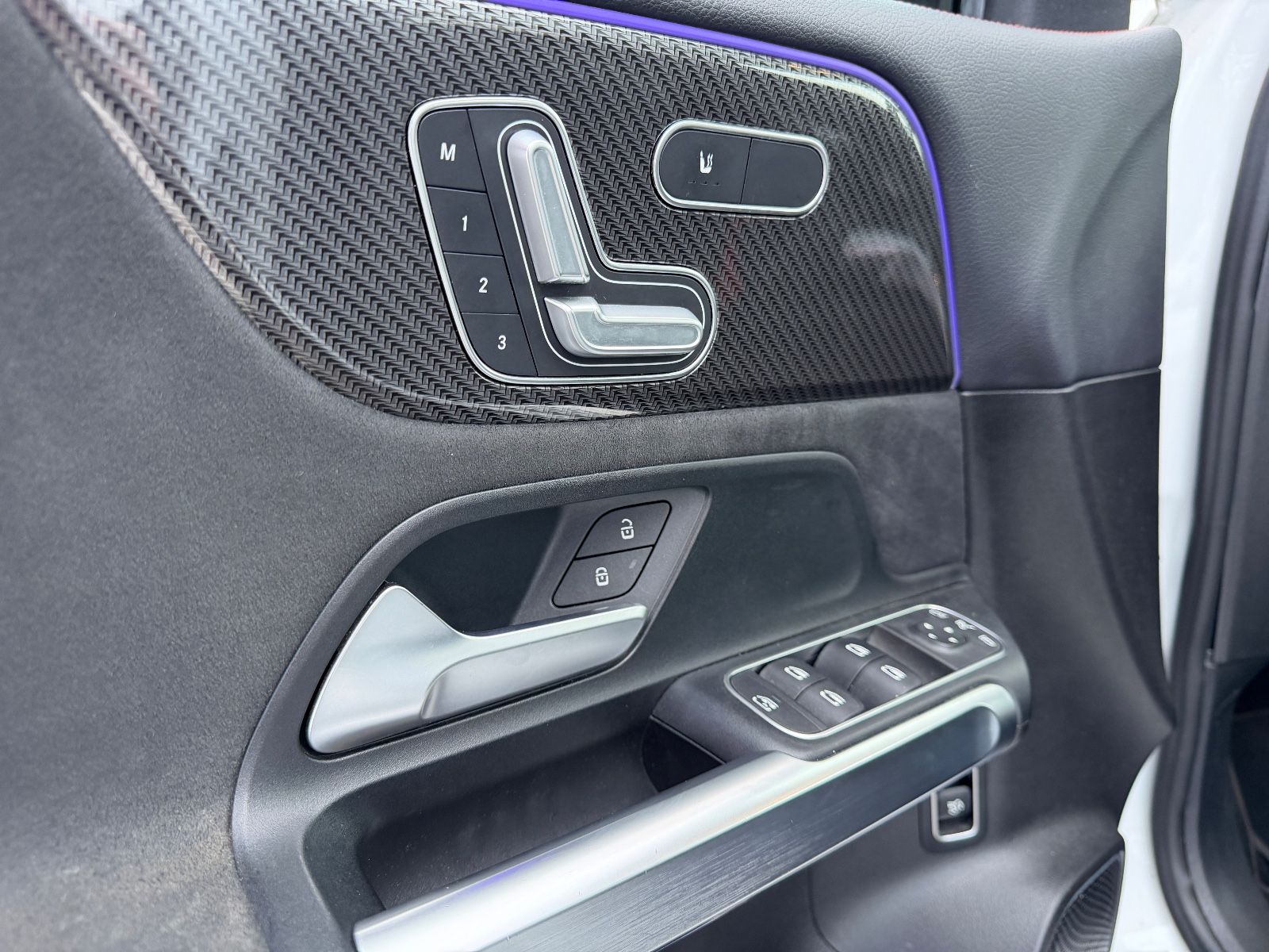 Fahrzeugabbildung Mercedes-Benz GLB 250 AMG 4Matic*PANO*MEMO*MULTIBEAM*360°KAM