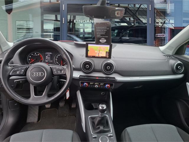 Audi Q2 30 TFSI design °S Line°LED°Navi°SHZ°PDC°AAC°