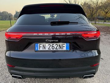 Porsche Cayenne - 2