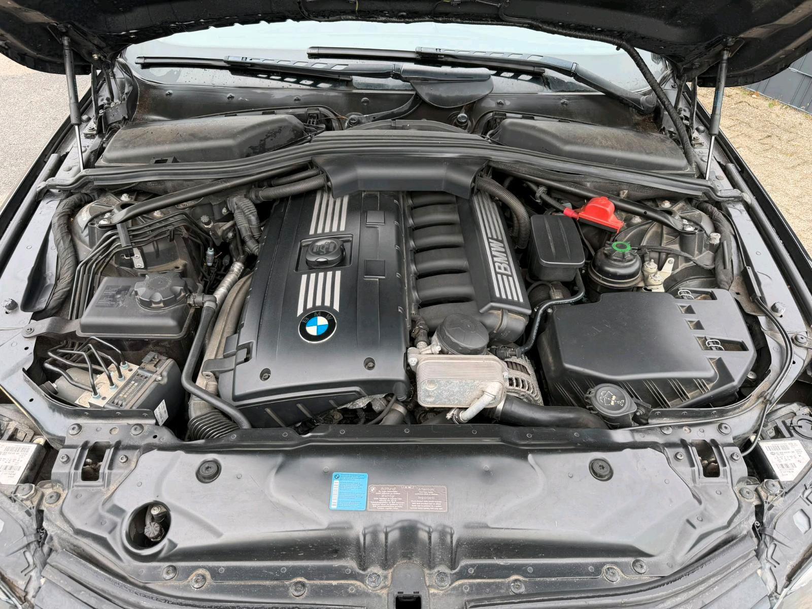 BMW 525 2009 — двигун