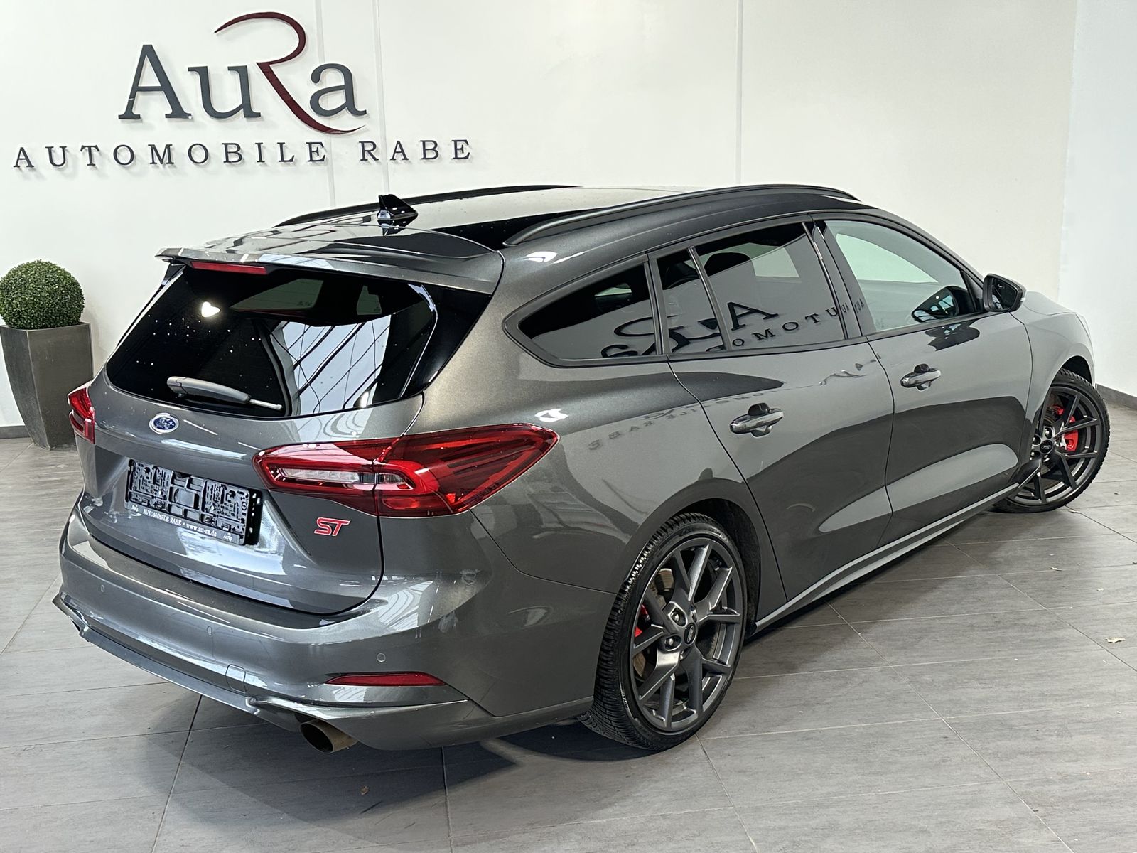 Fahrzeugabbildung Ford Focus Turnier 2.3 EB ST X NAV+LED+AHK+PANO+HUD