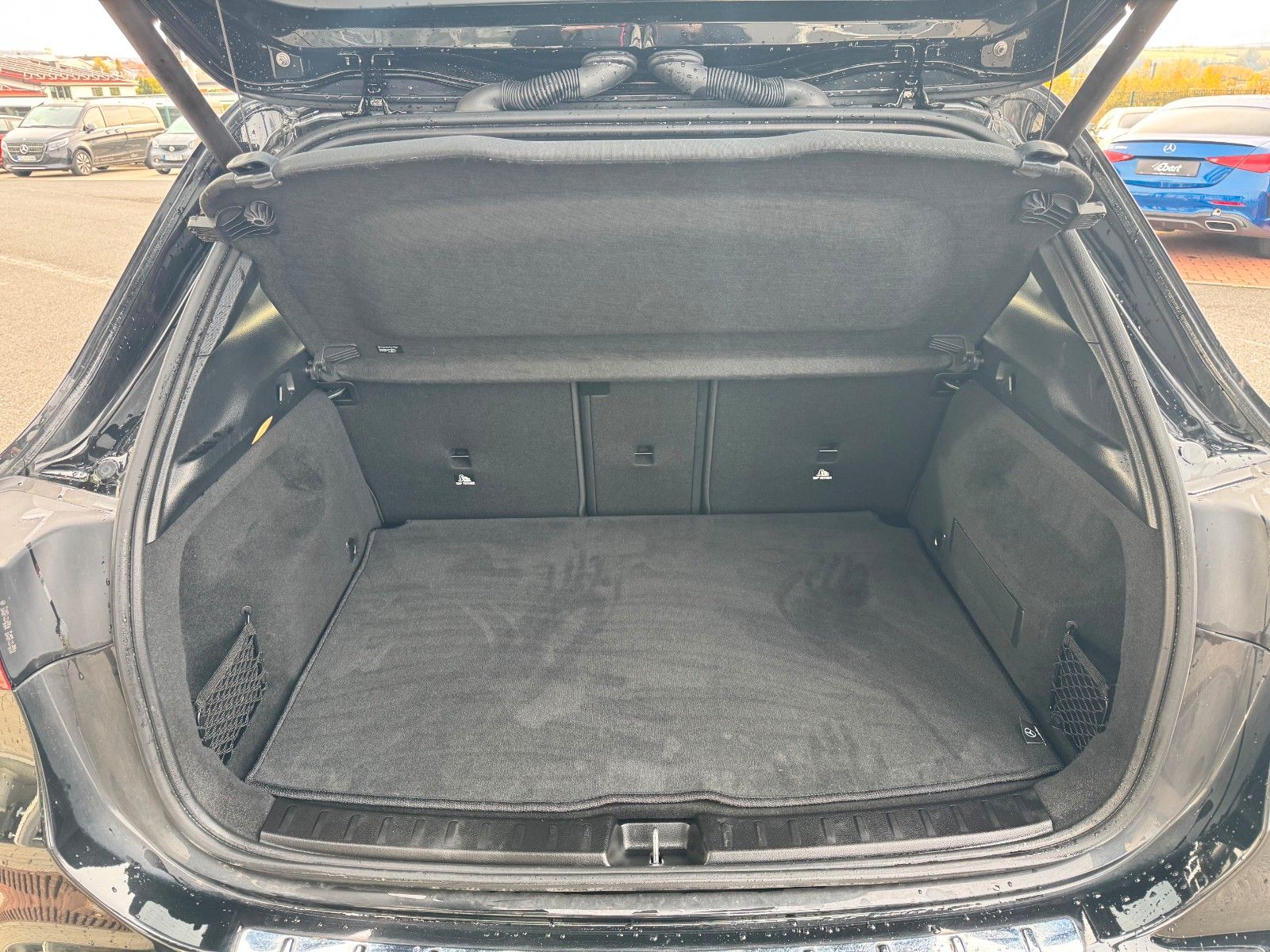 Fahrzeugabbildung Mercedes-Benz GLA 200 AMG+Pano+Distr+Ambiente+Multibeam+