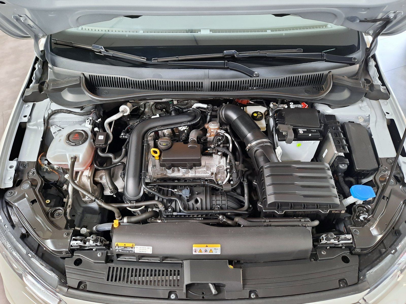 Fahrzeugabbildung Volkswagen Polo TSI DSG Life *LED*Einparkh*Sitzhzg*AppCon.*