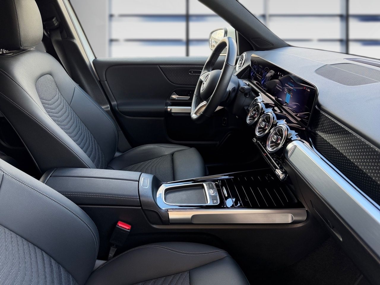 Fahrzeugabbildung Mercedes-Benz EQB 250+ BONUS+DISTRONIC+LENKRADHEIZ+AMBIENTE+
