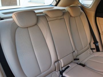 BMW 218 - 11