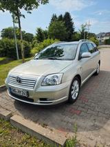 Toyota Avensis Combi Executive 2.0-l-D-4D Executive - Toyota Avensis aus 2004 mit Diesel-Antrieb
