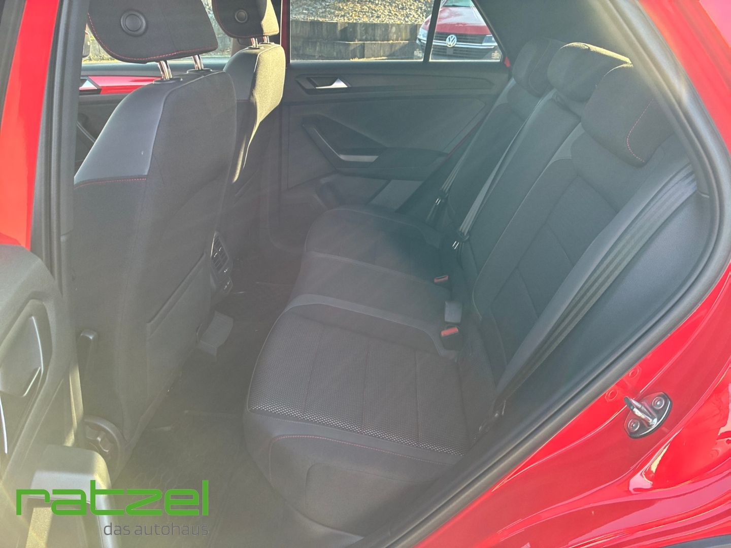 Fahrzeugabbildung Volkswagen T-Roc 1.5 TSI DSG Sport DSG Navi Standh. Schiebe