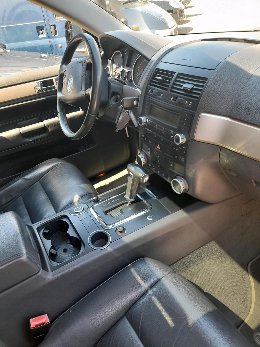 Volkswagen Touareg 2005 — photo 8