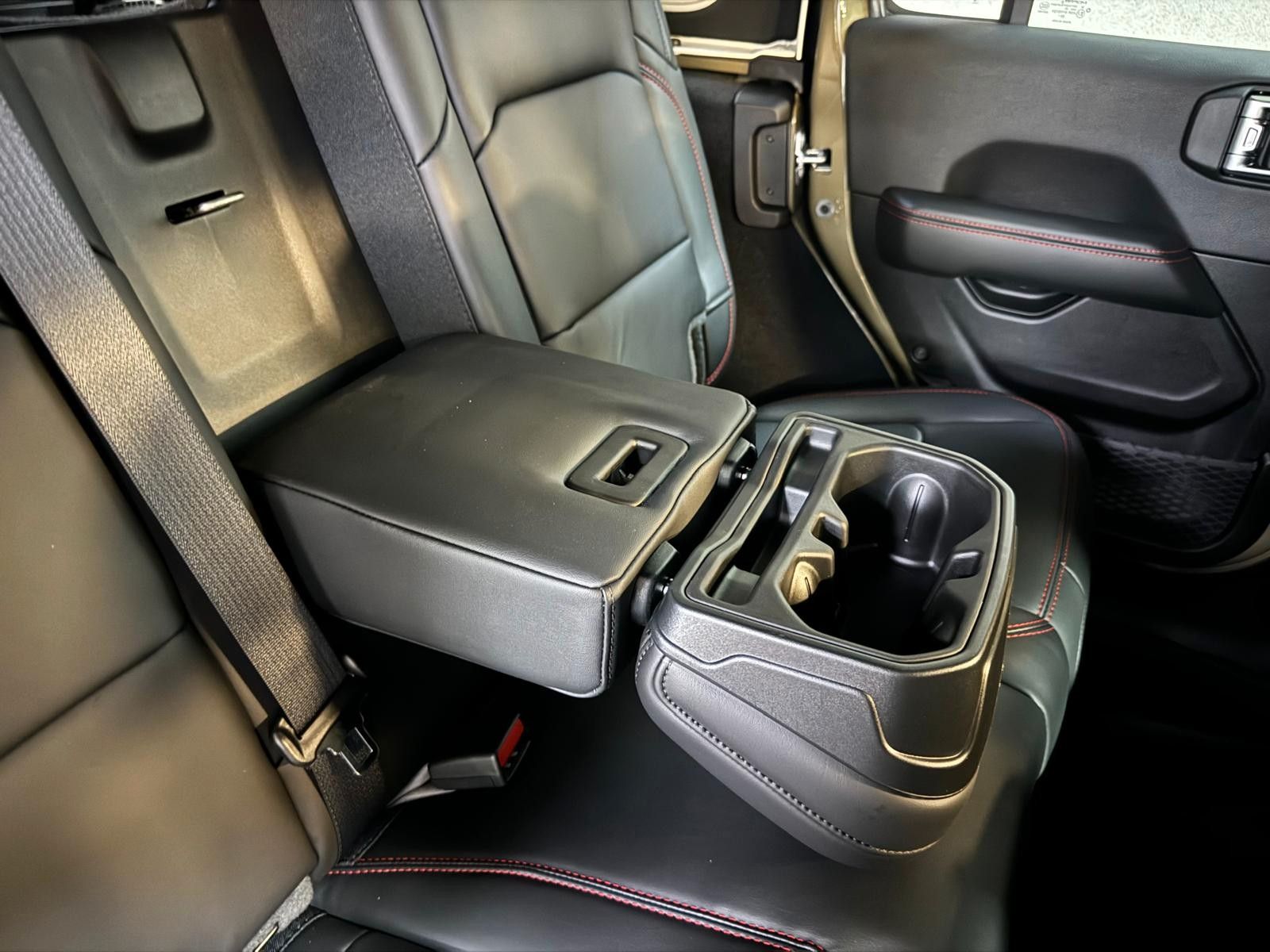 Fahrzeugabbildung Jeep RUBICON X 3.6L-V6-CAM-HARDTOP-35"