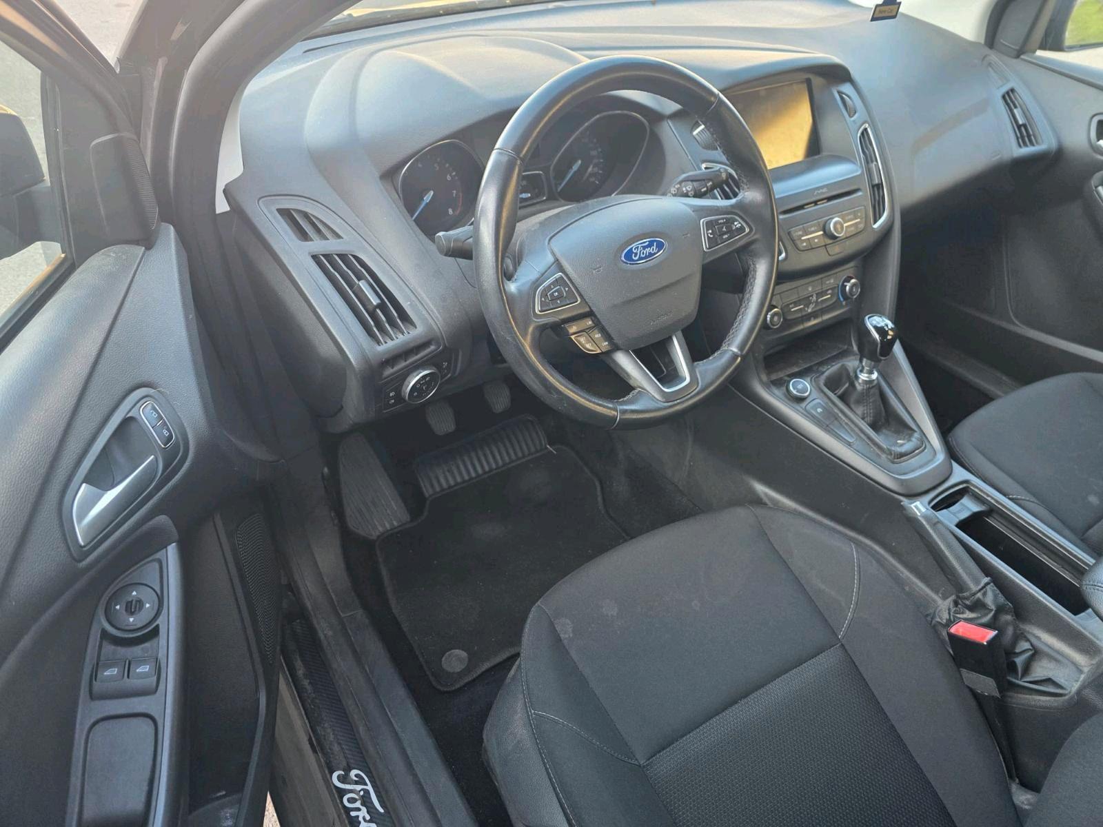 Ford Focus 2015 — photo 10