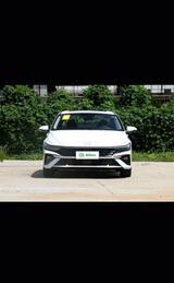 Hyundai Elantra - Hyundai Elantra: Limousine