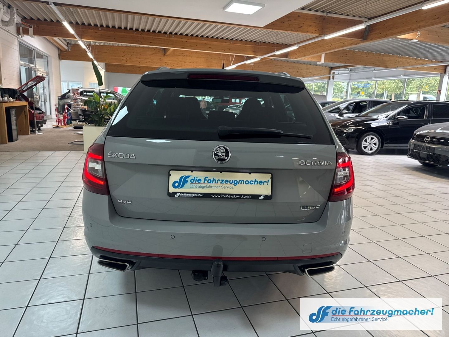 Fahrzeugabbildung SKODA Octavia Combi RS 4x4 Sportpaket AHK Navi LED *EX