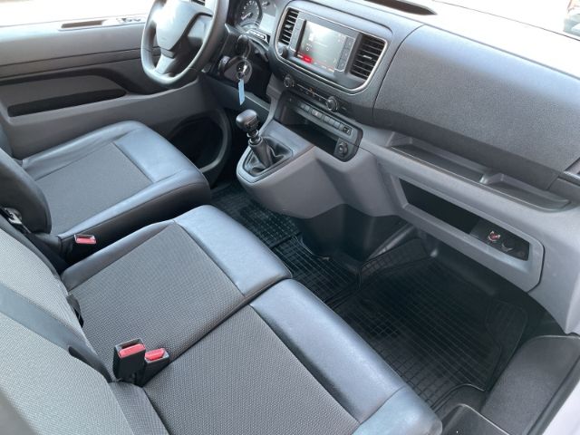 Fahrzeugabbildung Citroën Jumpy 1.5 BlueHDi 100 Club M-L2H1 3-Sitzer, Rück