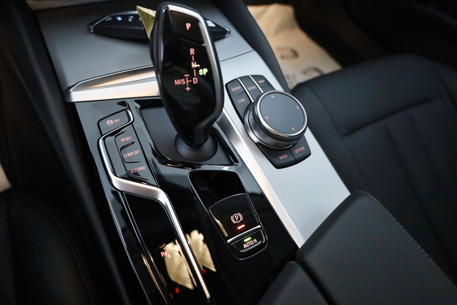 Fahrzeugabbildung BMW 520 d xDrive,Leder,Navi,LED,Kamera,Standhz.+WR