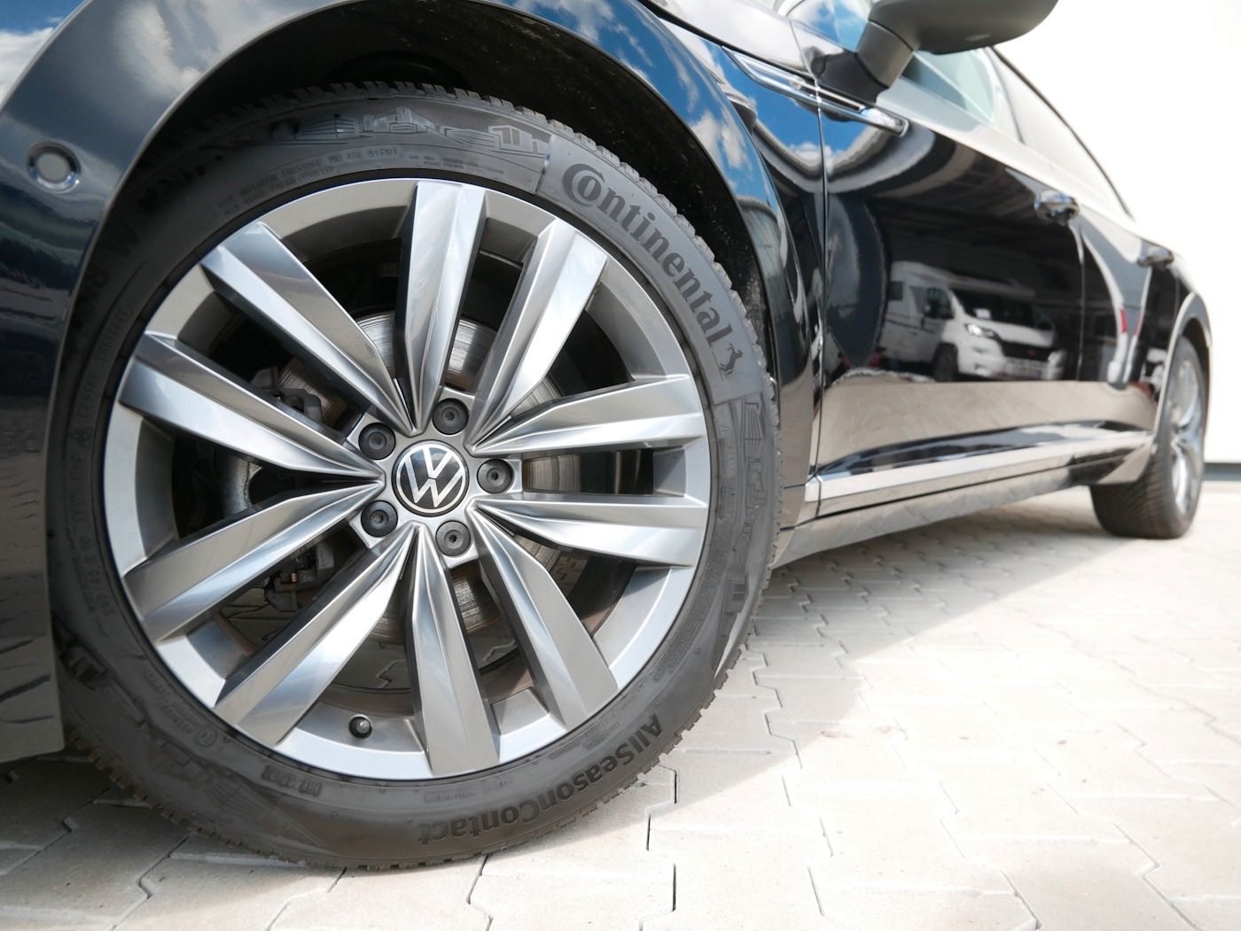 Fahrzeugabbildung Volkswagen Arteon SB 2.0 Elegance NEU60T AHK Kamera DSG SHZ
