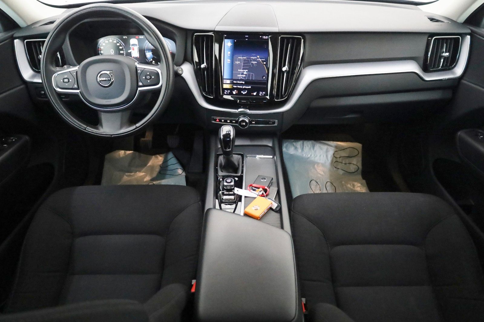 Fahrzeugabbildung Volvo XC60 Momentum Pro,Navi,LED,SH,Kamera,ACC,AHK