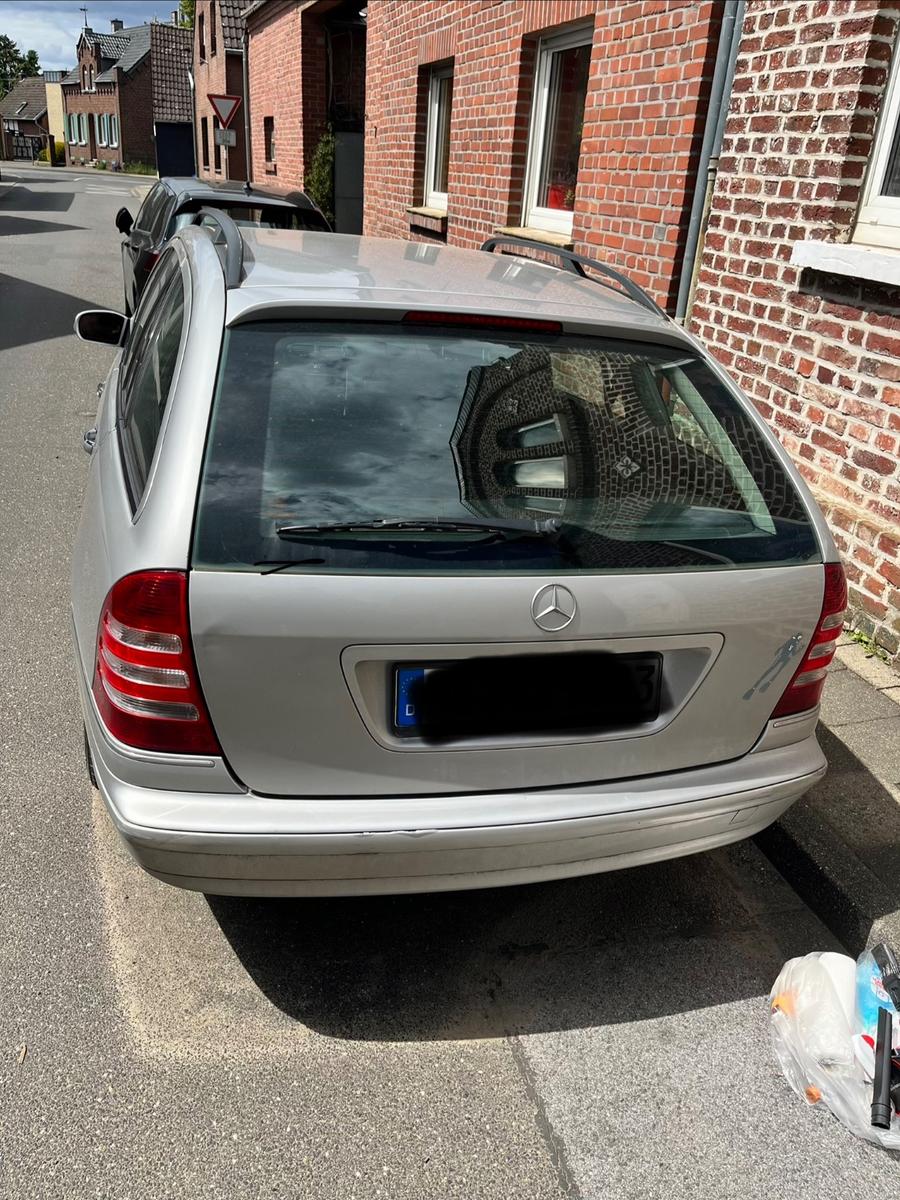 Mercedes-Benz C180 2004 — engine 1.796 cm³, 143 HP (105kW)