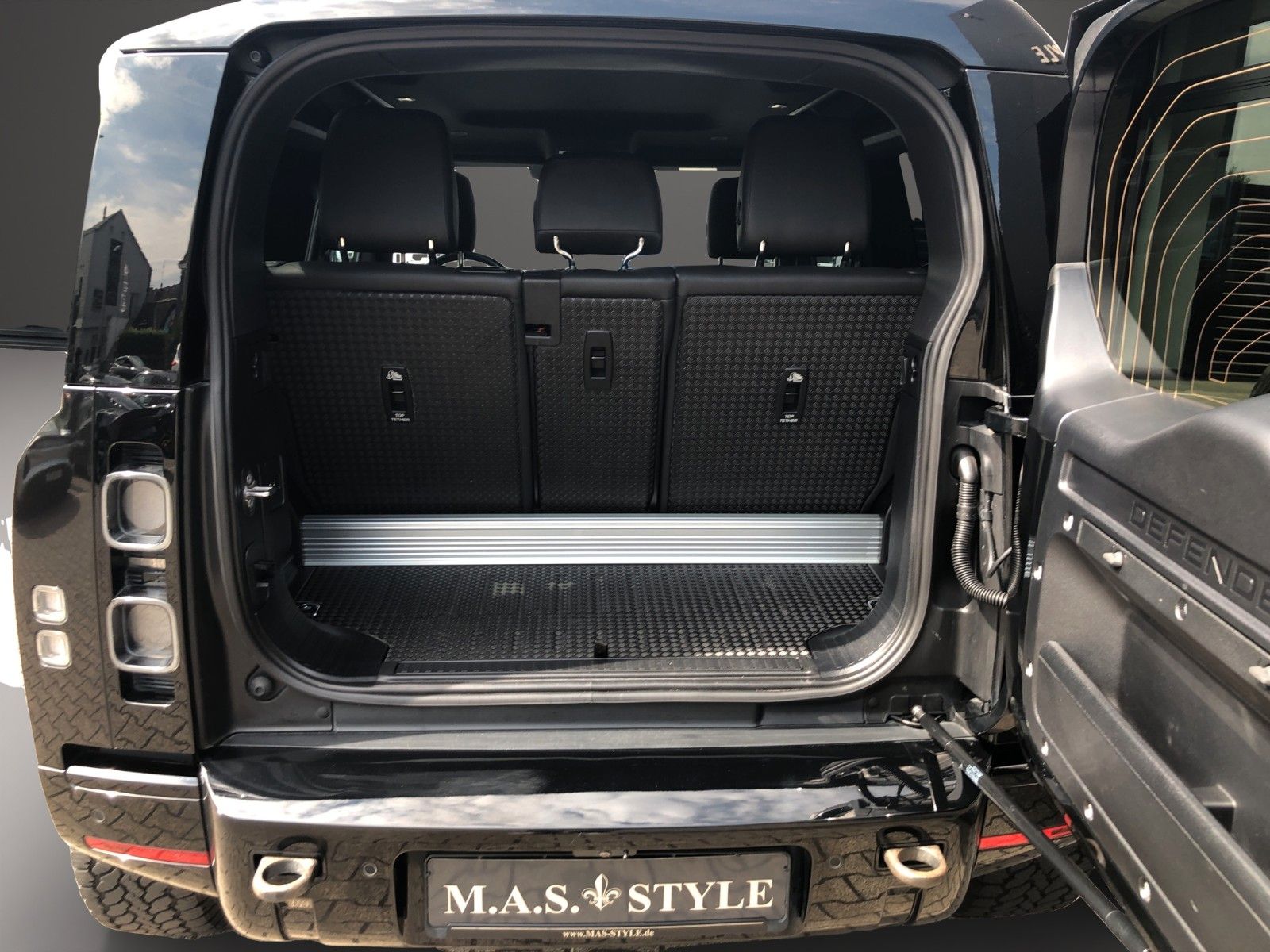 Fahrzeugabbildung Land Rover Defender 90 D250 X-Dynamic SE m. Winde