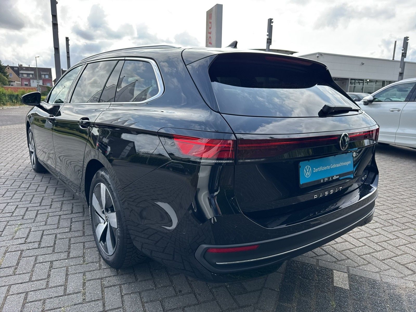 Volkswagen Passat Variant 1.5 eTSI Business Navi 360° AHK foto 2