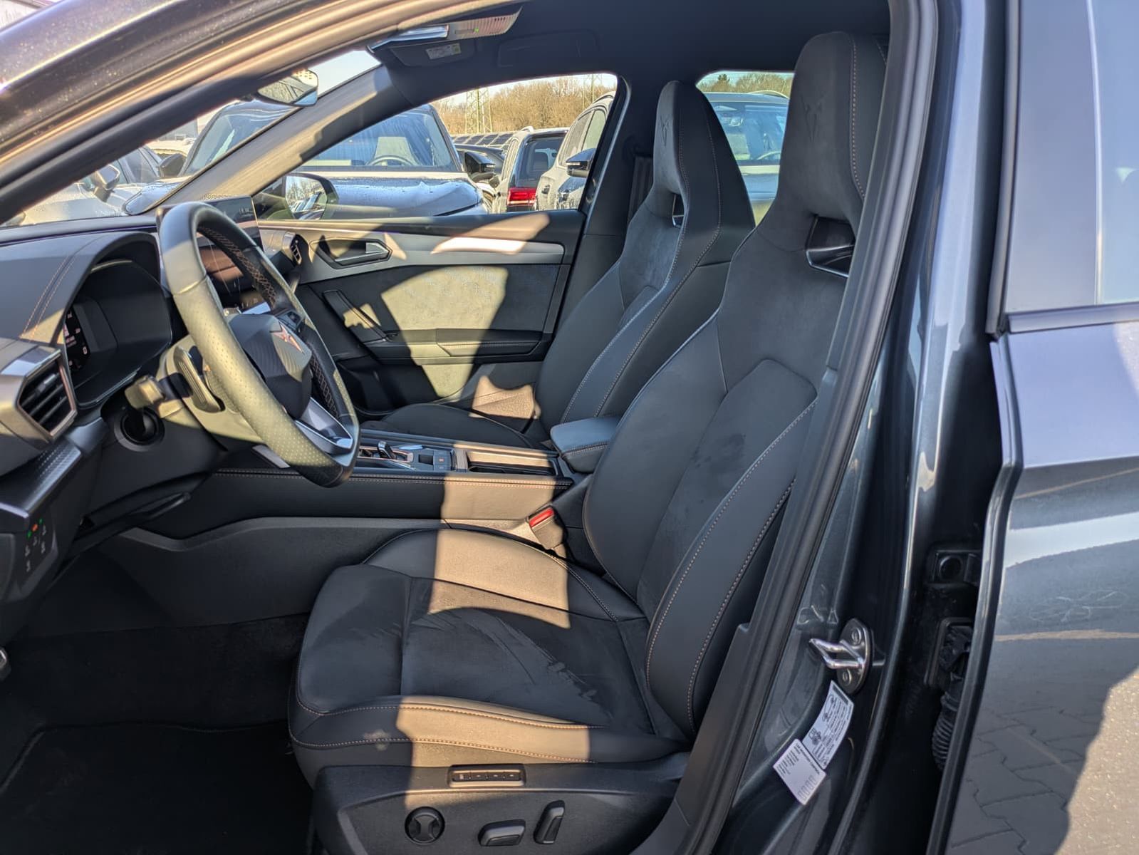 Fahrzeugabbildung CUPRA Leon 1.5 eTSI EDGE DSG*ACC*KAM*18"5JGARANTIE