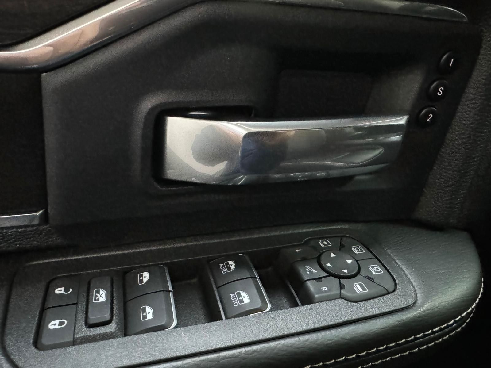Fahrzeugabbildung Dodge RAM 3500 LARAMIE AEV OFF ROAD 6.4L-V8 37"-LONG