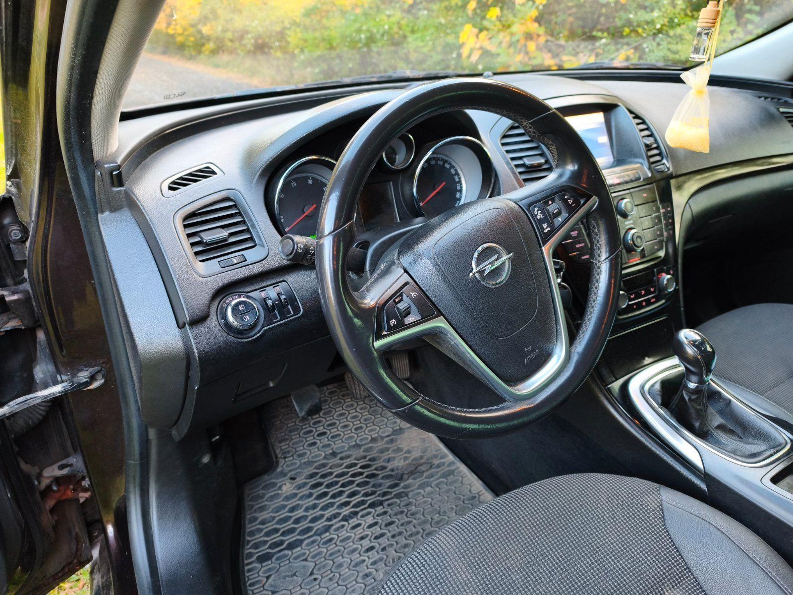 Opel Insignia 2012 — engine 160 HP (118kW)