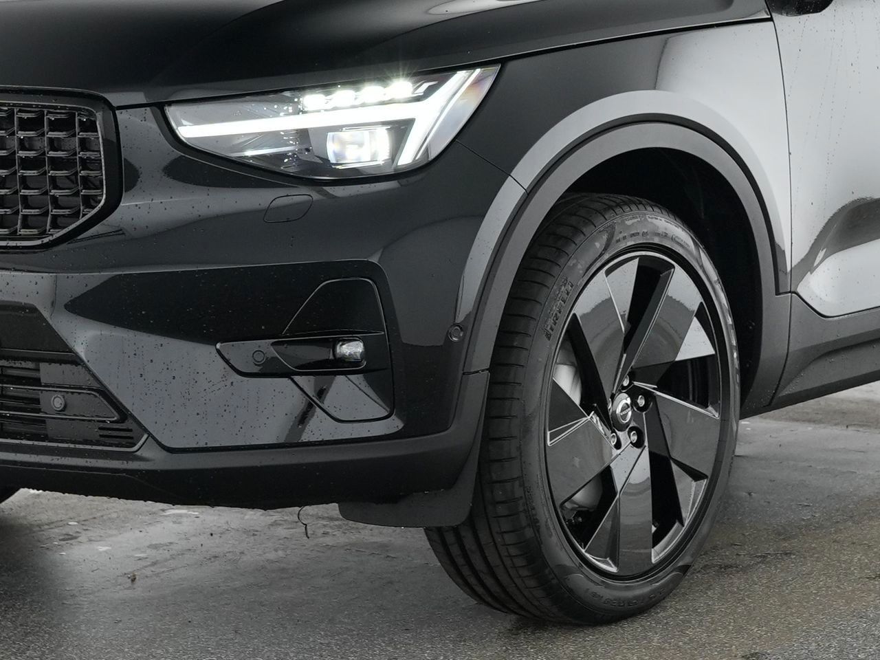 Fahrzeugabbildung Volvo XC 40 B3 Plus Black Edition | 360° | Panor.