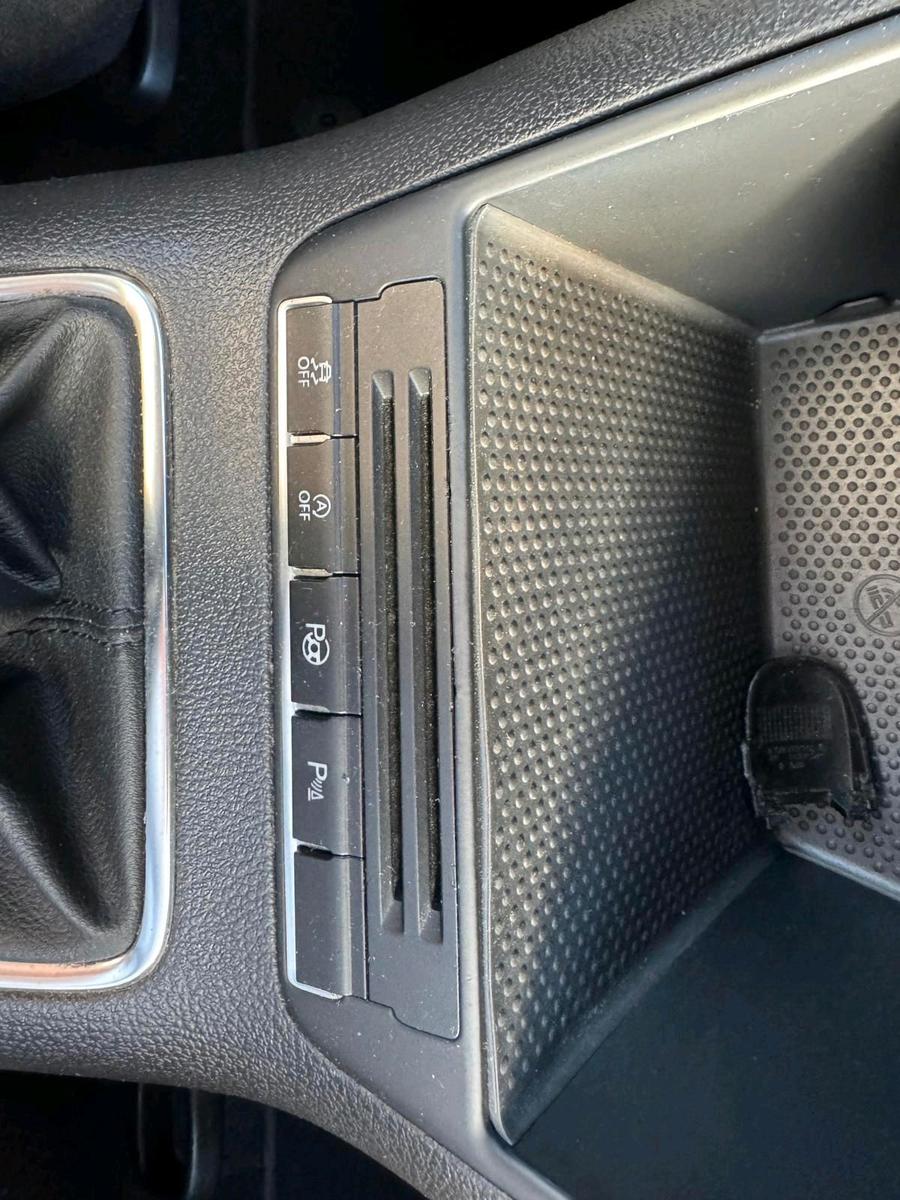 Volkswagen Tiguan 2011 — photo 8