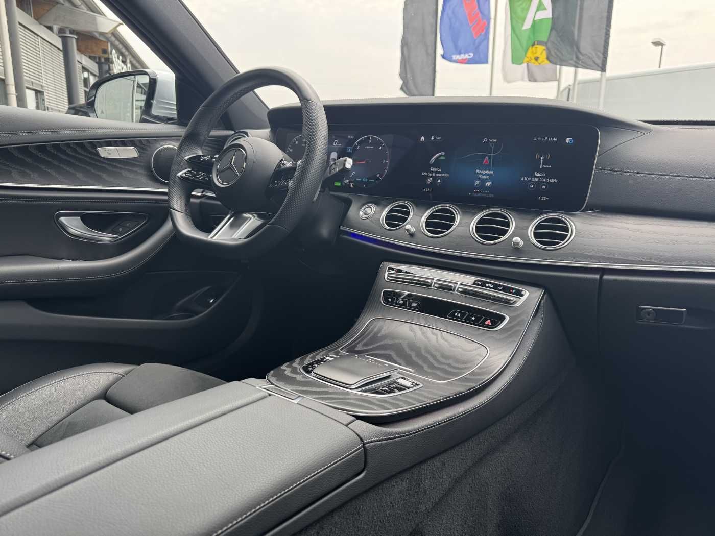 Fahrzeugabbildung Mercedes-Benz E 220d T AMG+AHK+ESD+RKamera+TotW+ Ambiente