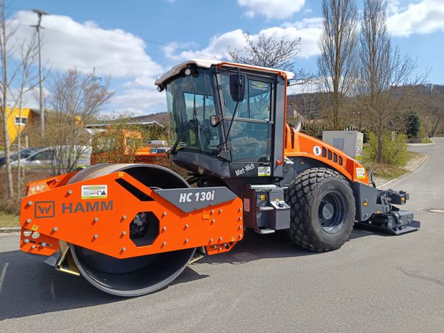Hamm Walze HC 130 i mit Plattenanbauverdichter