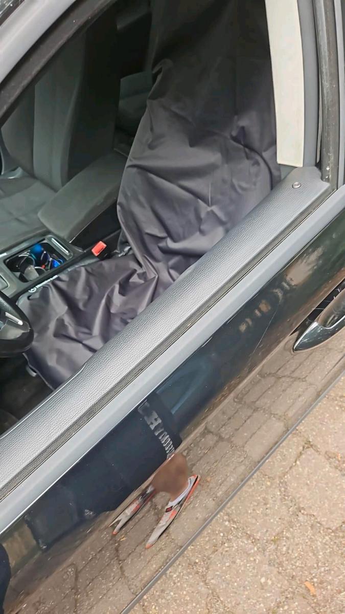 Volkswagen Passat 2010 — interior