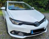 Toyota Auris Touring Sports Touring S. Hybrid 1,8-l... - weiße Toyota Auris Touring Sports