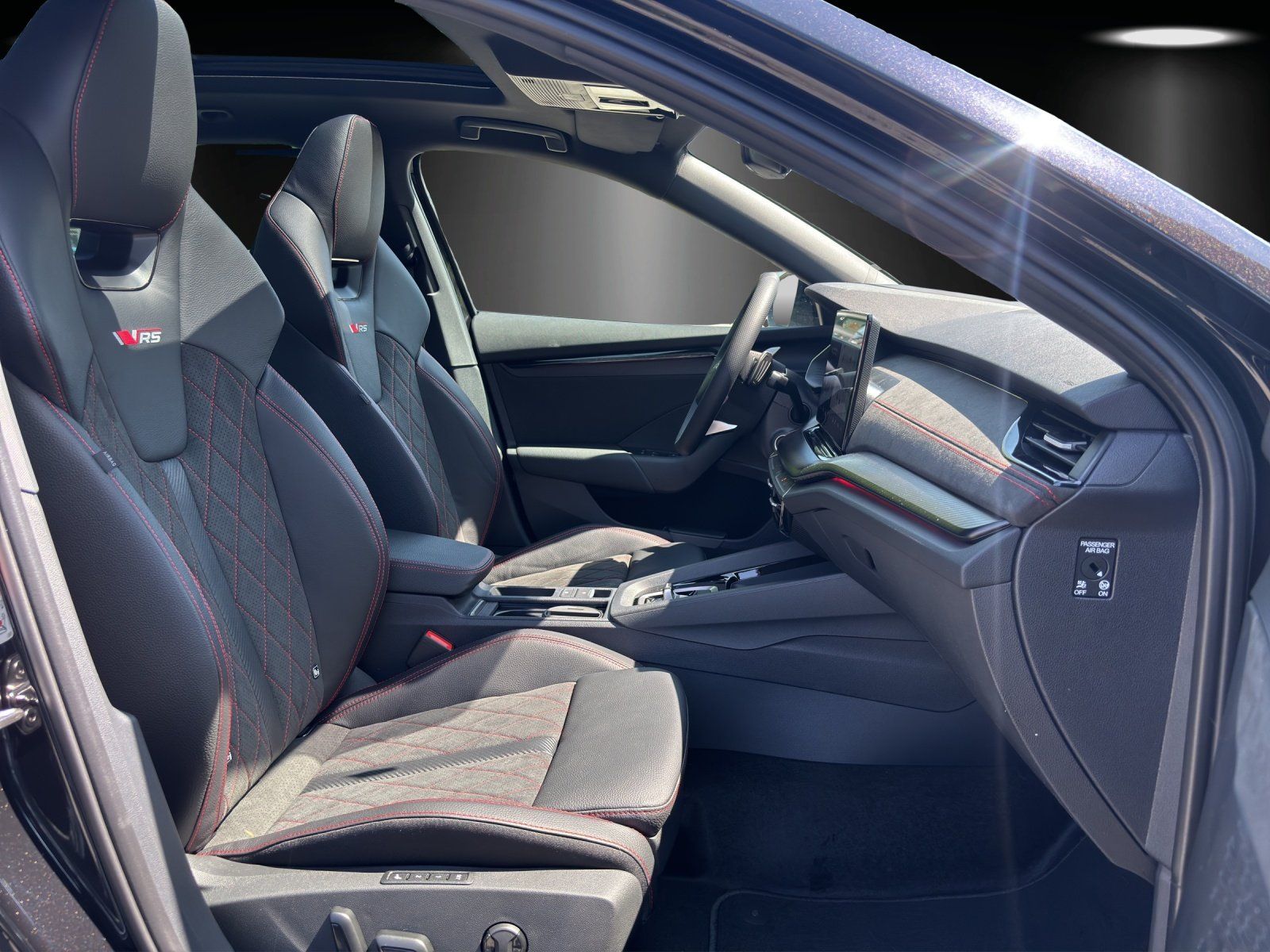 Fahrzeugabbildung SKODA Octavia Combi RS 2,0 TSI 195 kW DSG