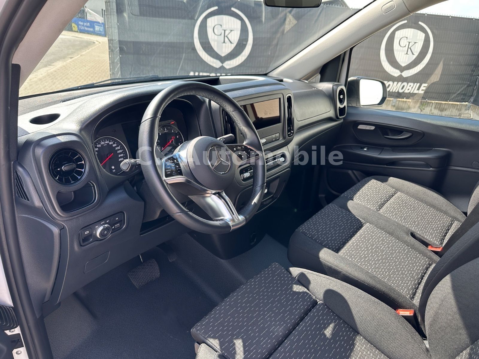 Fahrzeugabbildung Mercedes-Benz Vito Tourer 119 PRO lang/9 Sitze/Navi/LED/Kamera
